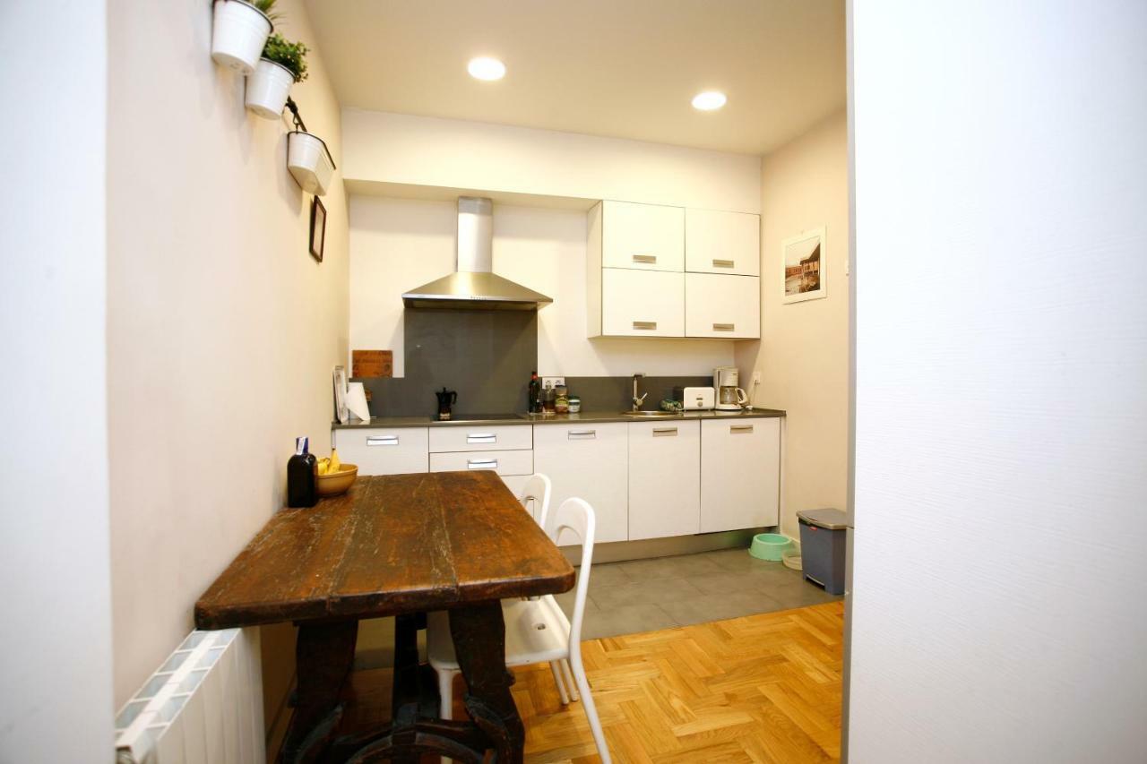 Piso Centrico Con Patio Appartement Bilbao Buitenkant foto