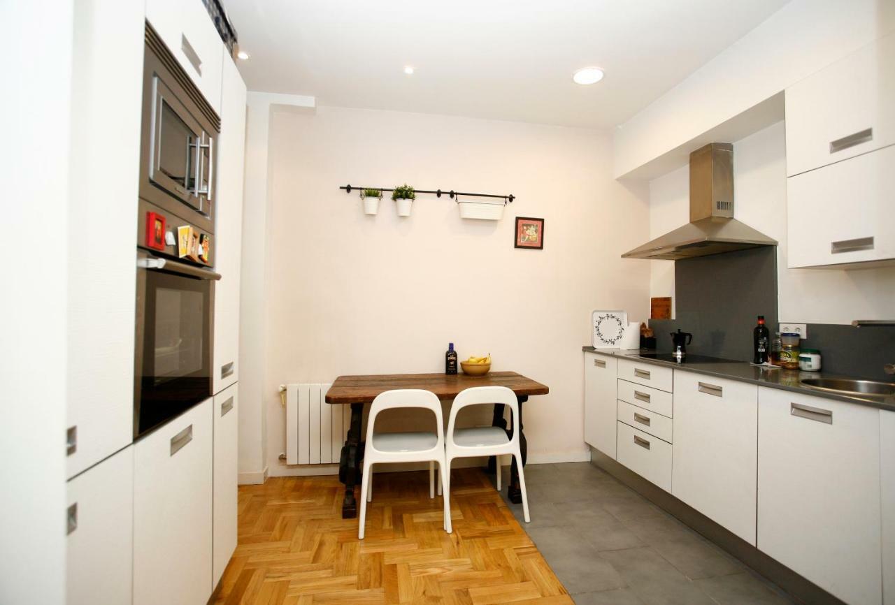 Piso Centrico Con Patio Appartement Bilbao Buitenkant foto